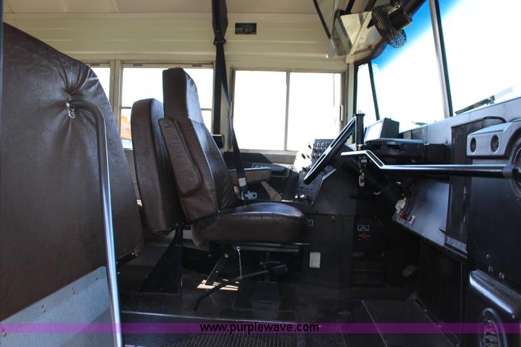 image for item F7682 1999 Chevrolet B7 school bus