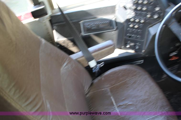 image for item F7682 1999 Chevrolet B7 school bus