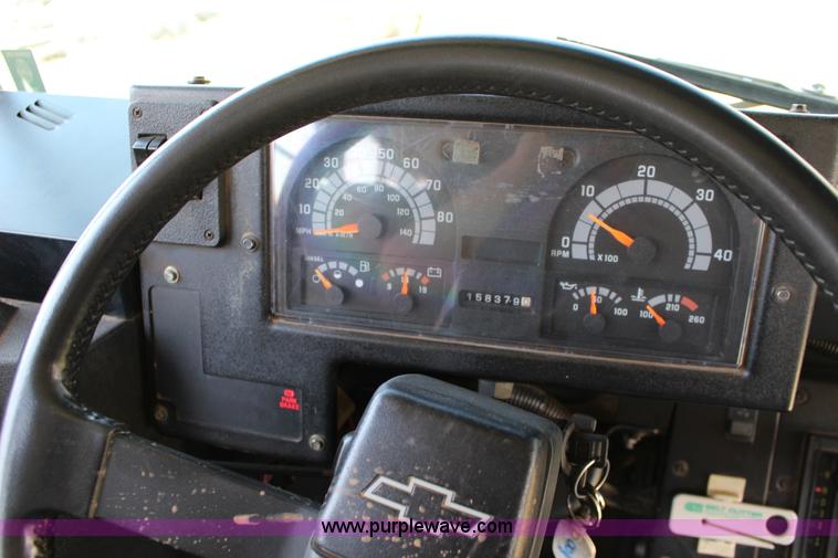 image for item F7682 1999 Chevrolet B7 school bus