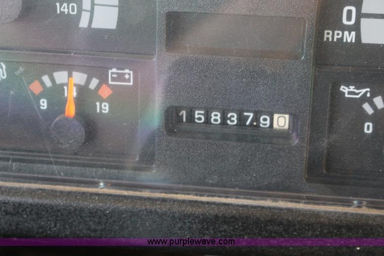 image for item F7682 1999 Chevrolet B7 school bus