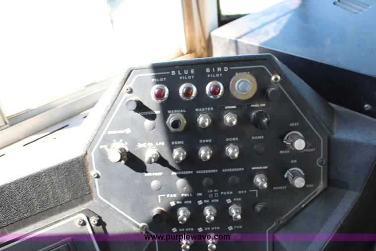 image for item F7682 1999 Chevrolet B7 school bus