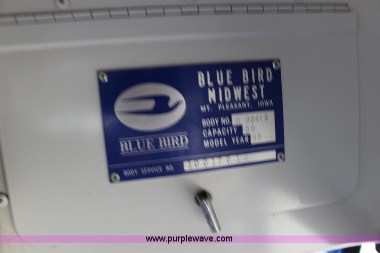 image for item F7682 1999 Chevrolet B7 school bus