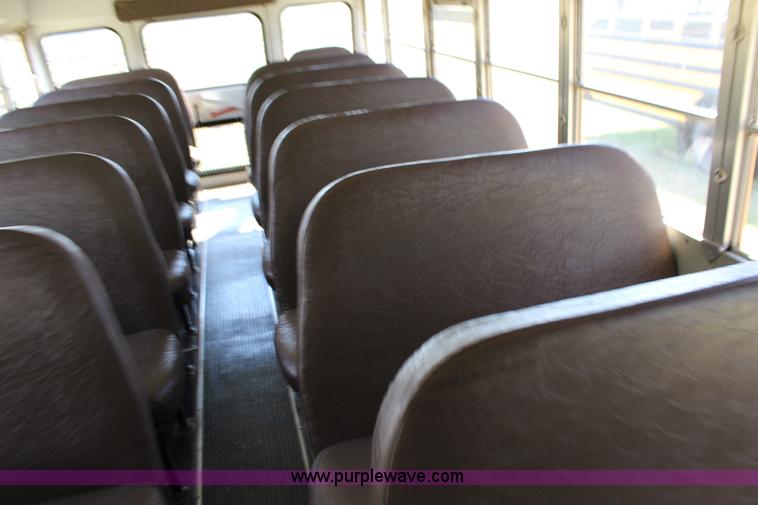 image for item F7682 1999 Chevrolet B7 school bus