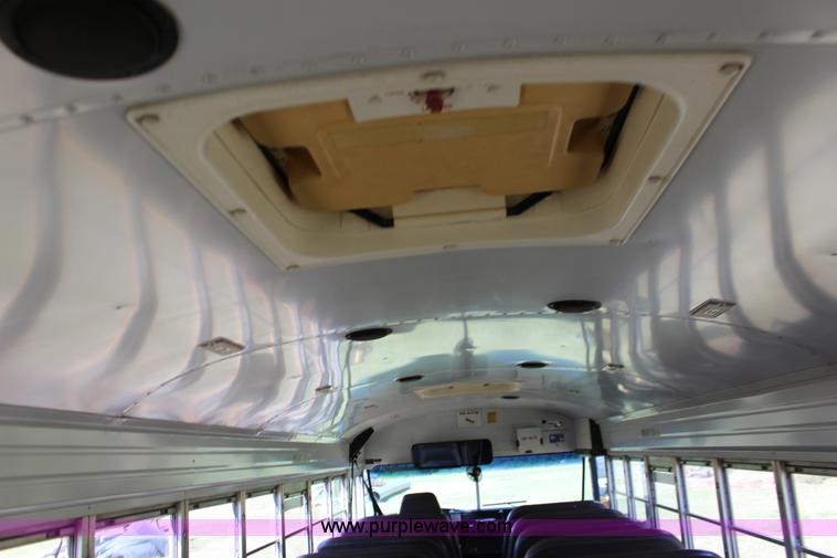 image for item F7682 1999 Chevrolet B7 school bus