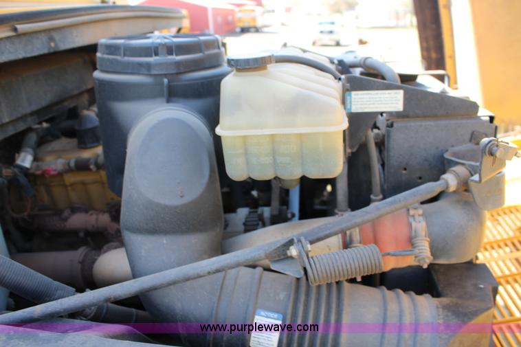 image for item F7682 1999 Chevrolet B7 school bus