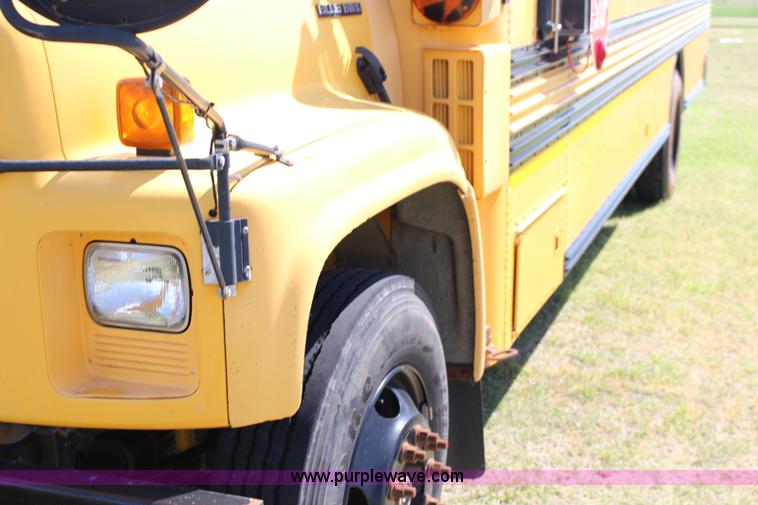 image for item F7682 1999 Chevrolet B7 school bus