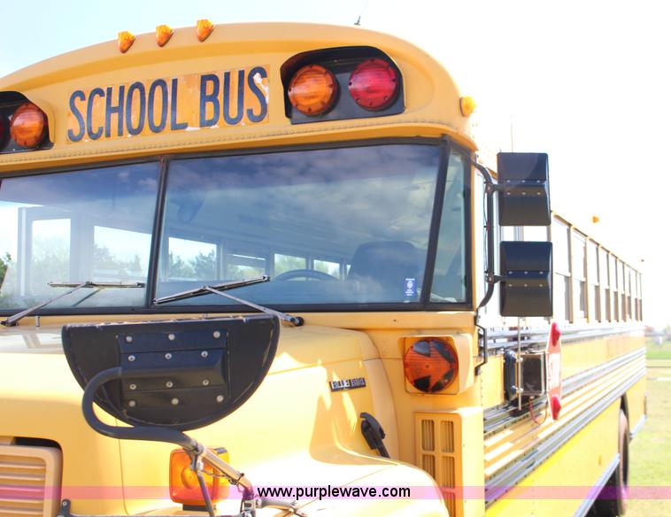 image for item F7682 1999 Chevrolet B7 school bus