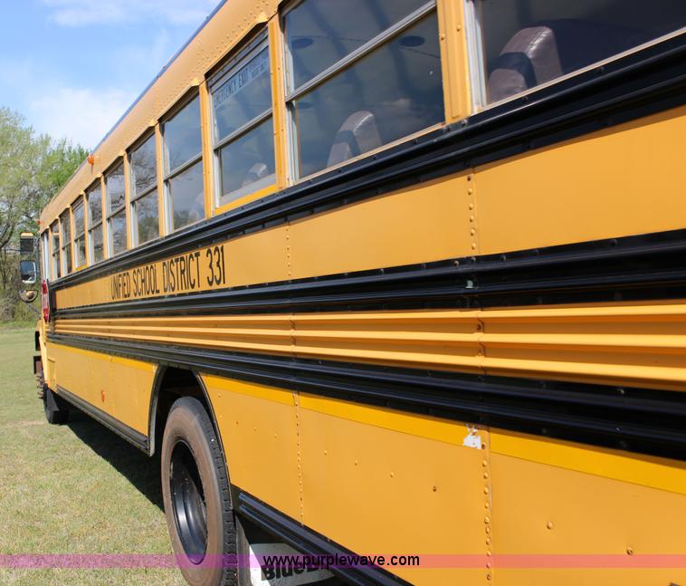 image for item F7682 1999 Chevrolet B7 school bus