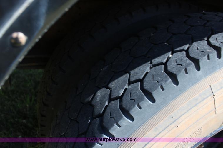 image for item F7682 1999 Chevrolet B7 school bus