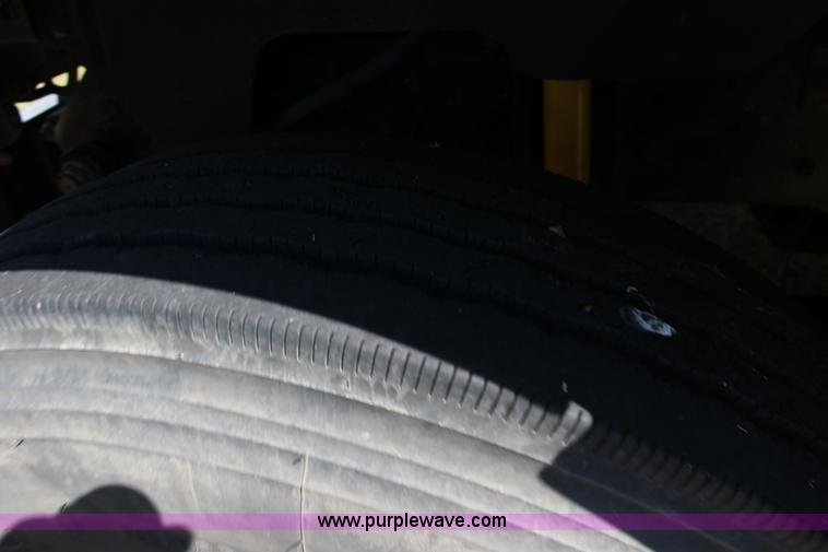 image for item F7682 1999 Chevrolet B7 school bus