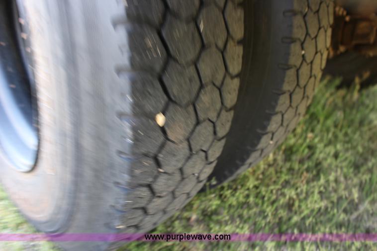 image for item F7682 1999 Chevrolet B7 school bus