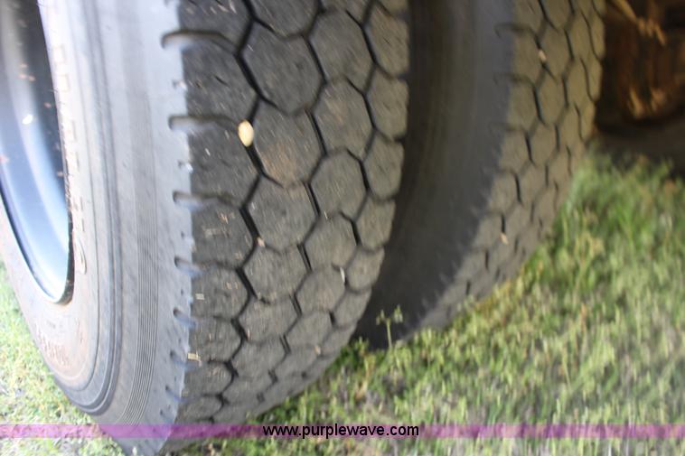 image for item F7682 1999 Chevrolet B7 school bus