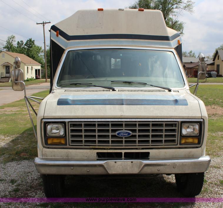 image for item F7687 1988 Ford Econoline E350 bus