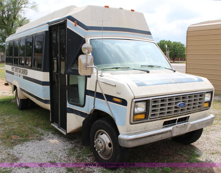image for item F7687 1988 Ford Econoline E350 bus