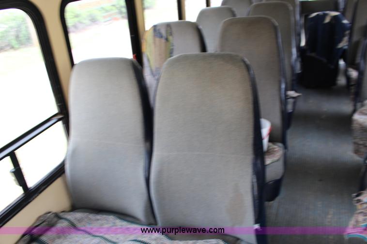 image for item F7687 1988 Ford Econoline E350 bus