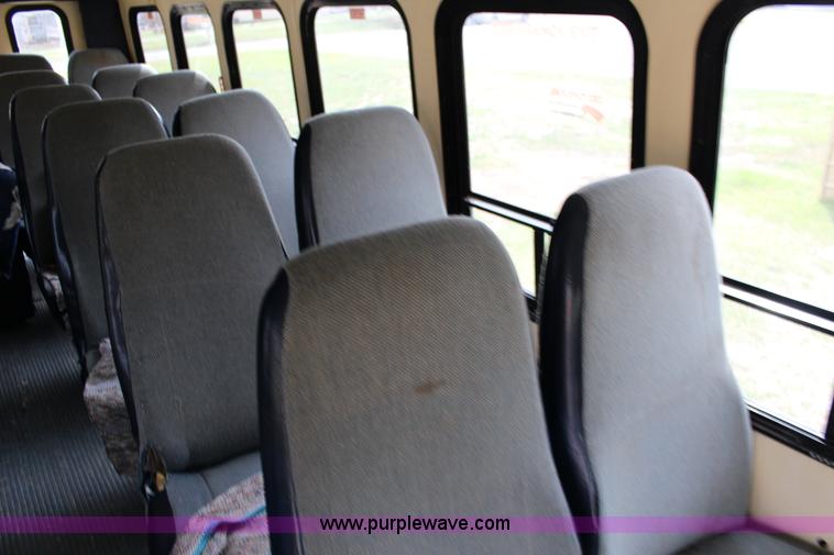 image for item F7687 1988 Ford Econoline E350 bus