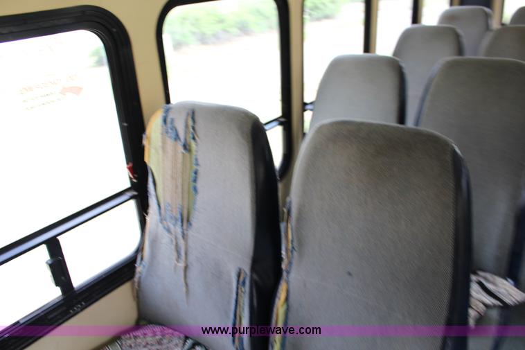 image for item F7687 1988 Ford Econoline E350 bus