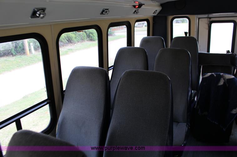 image for item F7687 1988 Ford Econoline E350 bus