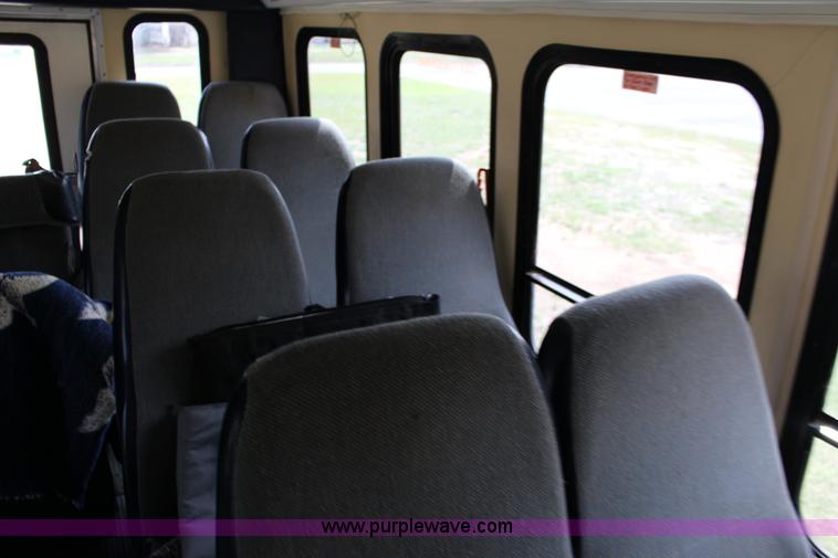 image for item F7687 1988 Ford Econoline E350 bus