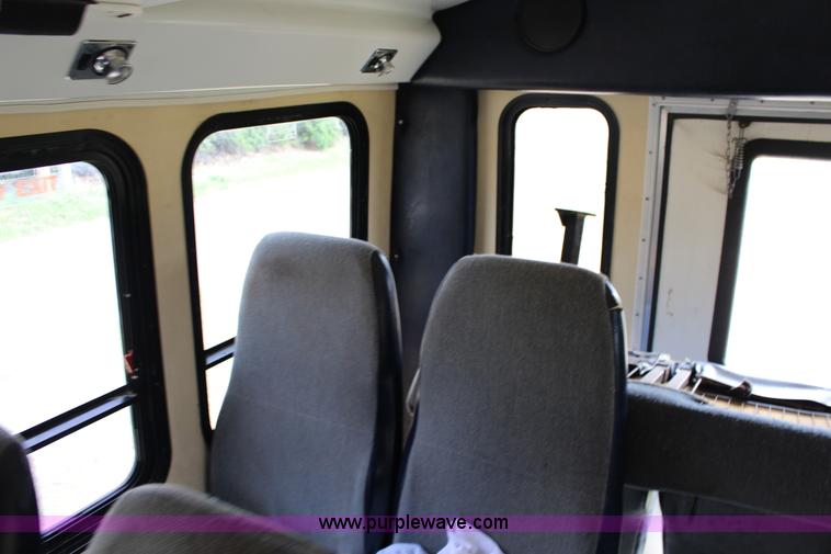 image for item F7687 1988 Ford Econoline E350 bus