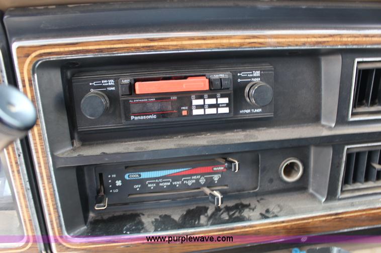 image for item F7687 1988 Ford Econoline E350 bus