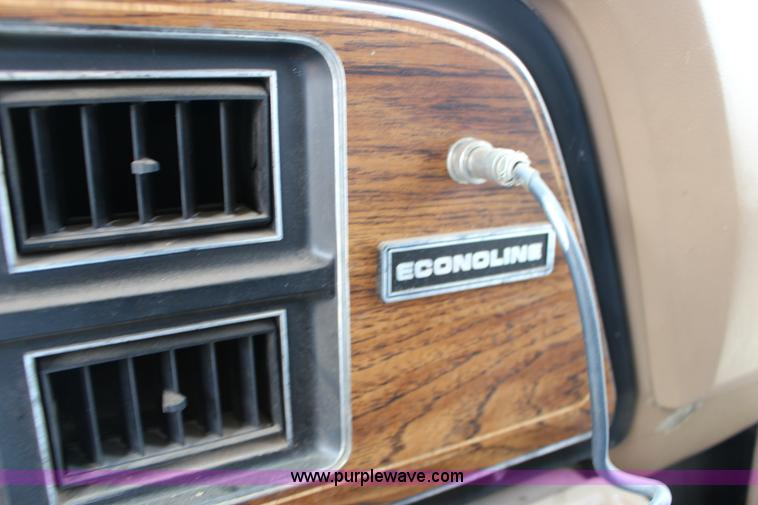 image for item F7687 1988 Ford Econoline E350 bus