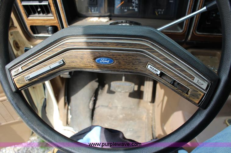 image for item F7687 1988 Ford Econoline E350 bus