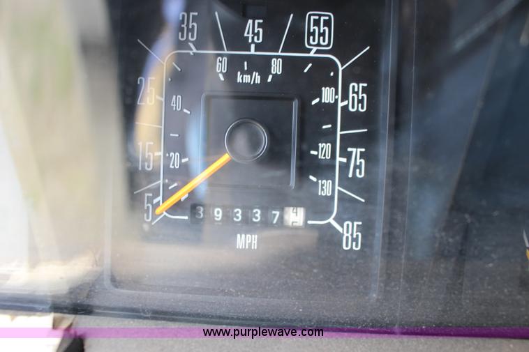 image for item F7687 1988 Ford Econoline E350 bus