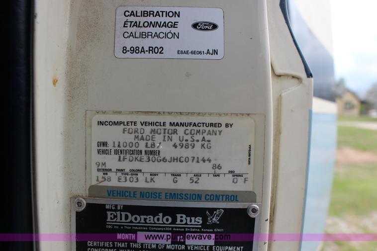 image for item F7687 1988 Ford Econoline E350 bus