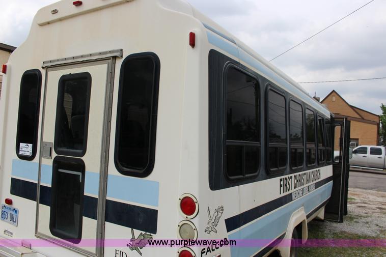 image for item F7687 1988 Ford Econoline E350 bus