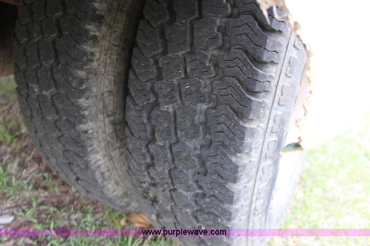 image for item F7687 1988 Ford Econoline E350 bus