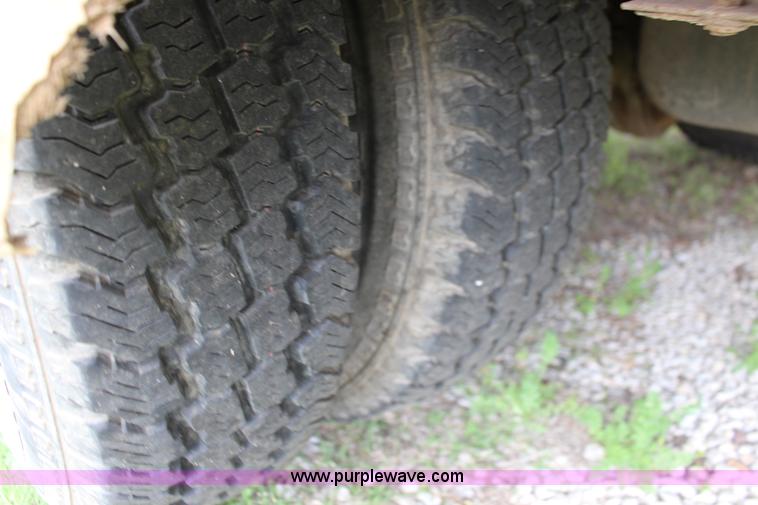 image for item F7687 1988 Ford Econoline E350 bus