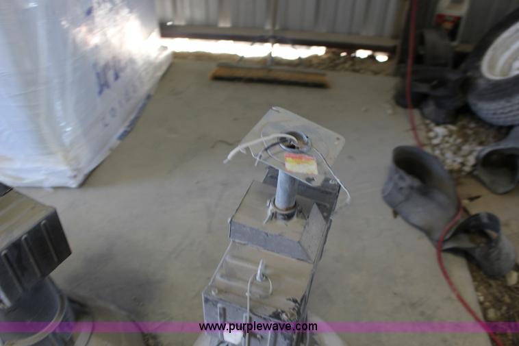 image for item F7706 (4) Cooper lighting high bay lights