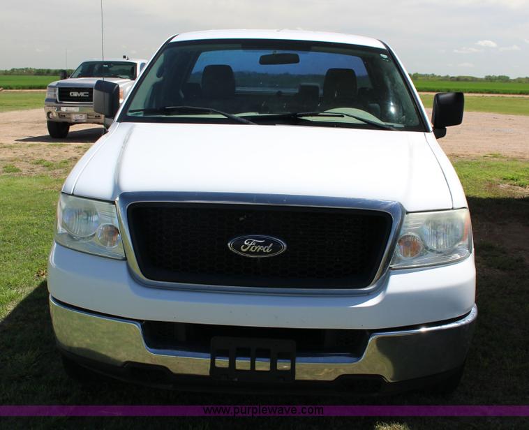 image for item F7728 2005 Ford F150 pickup truck
