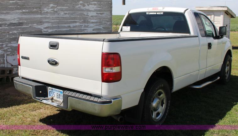 image for item F7728 2005 Ford F150 pickup truck
