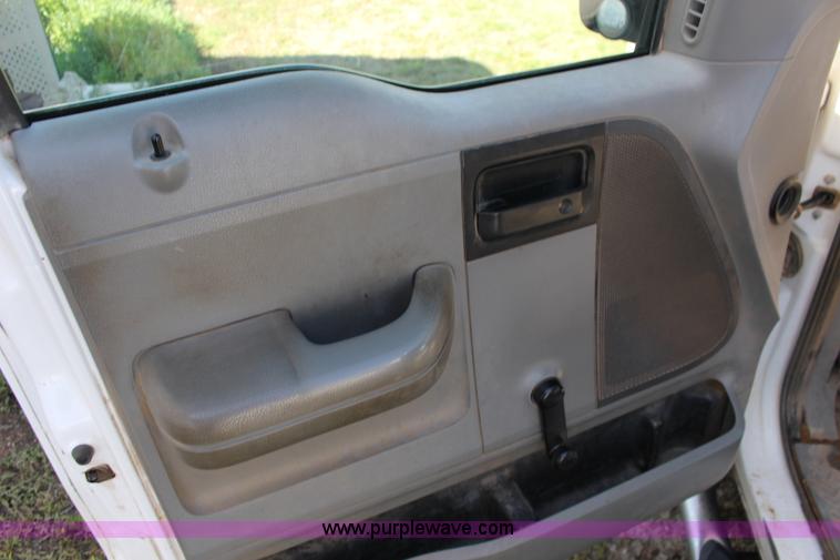 image for item F7728 2005 Ford F150 pickup truck