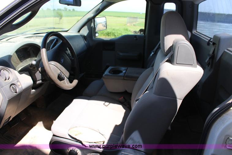 image for item F7728 2005 Ford F150 pickup truck