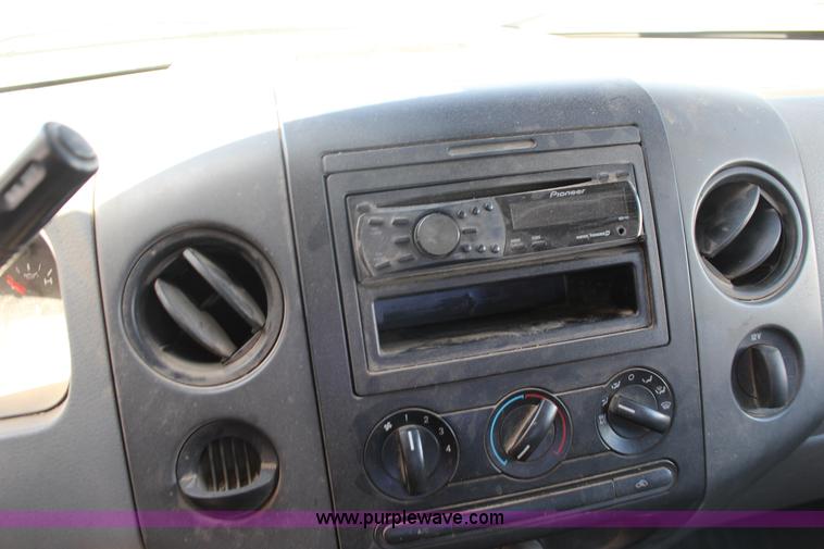 image for item F7728 2005 Ford F150 pickup truck