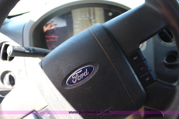 image for item F7728 2005 Ford F150 pickup truck