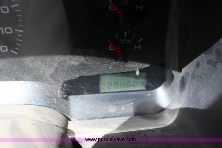 image for item F7728 2005 Ford F150 pickup truck