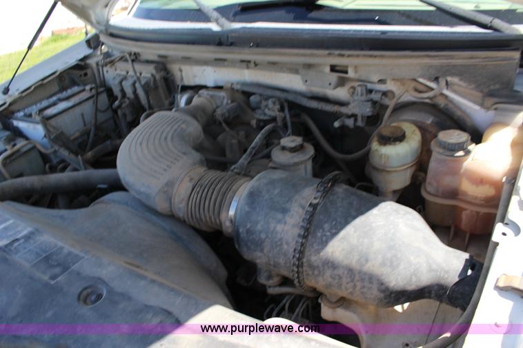 image for item F7728 2005 Ford F150 pickup truck