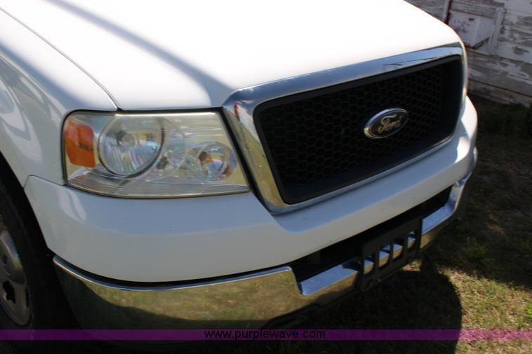 image for item F7728 2005 Ford F150 pickup truck