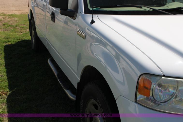 image for item F7728 2005 Ford F150 pickup truck