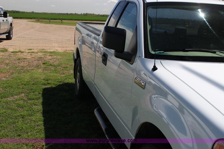 image for item F7728 2005 Ford F150 pickup truck