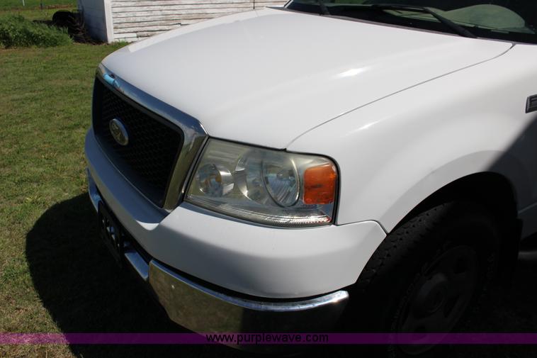 image for item F7728 2005 Ford F150 pickup truck