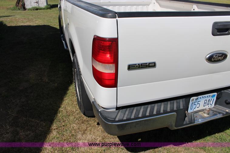 image for item F7728 2005 Ford F150 pickup truck