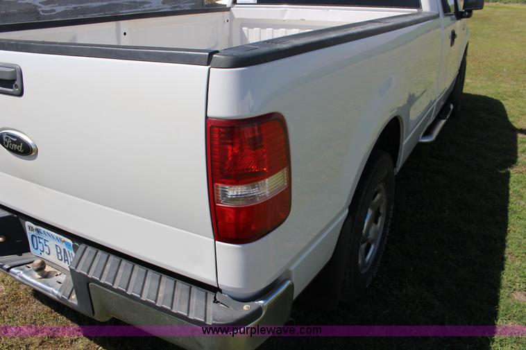 image for item F7728 2005 Ford F150 pickup truck