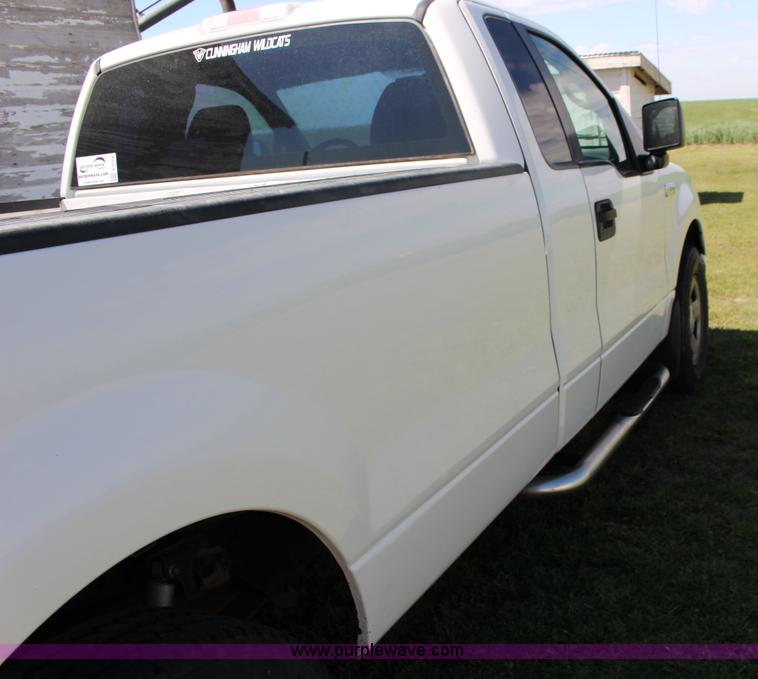image for item F7728 2005 Ford F150 pickup truck