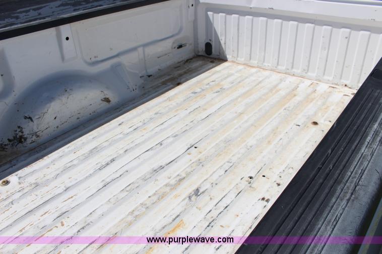 image for item F7728 2005 Ford F150 pickup truck