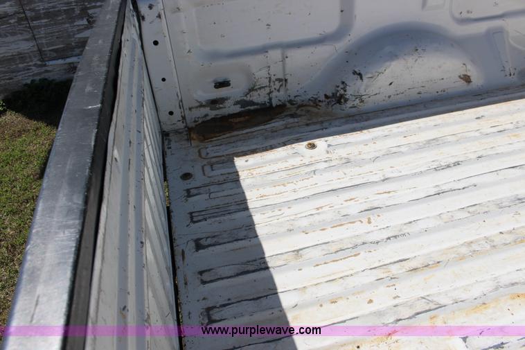 image for item F7728 2005 Ford F150 pickup truck